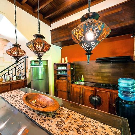 De Cinta Villa - Kuta - 5 Bedrooms - Heart Of Kuta Eksteriør bilde