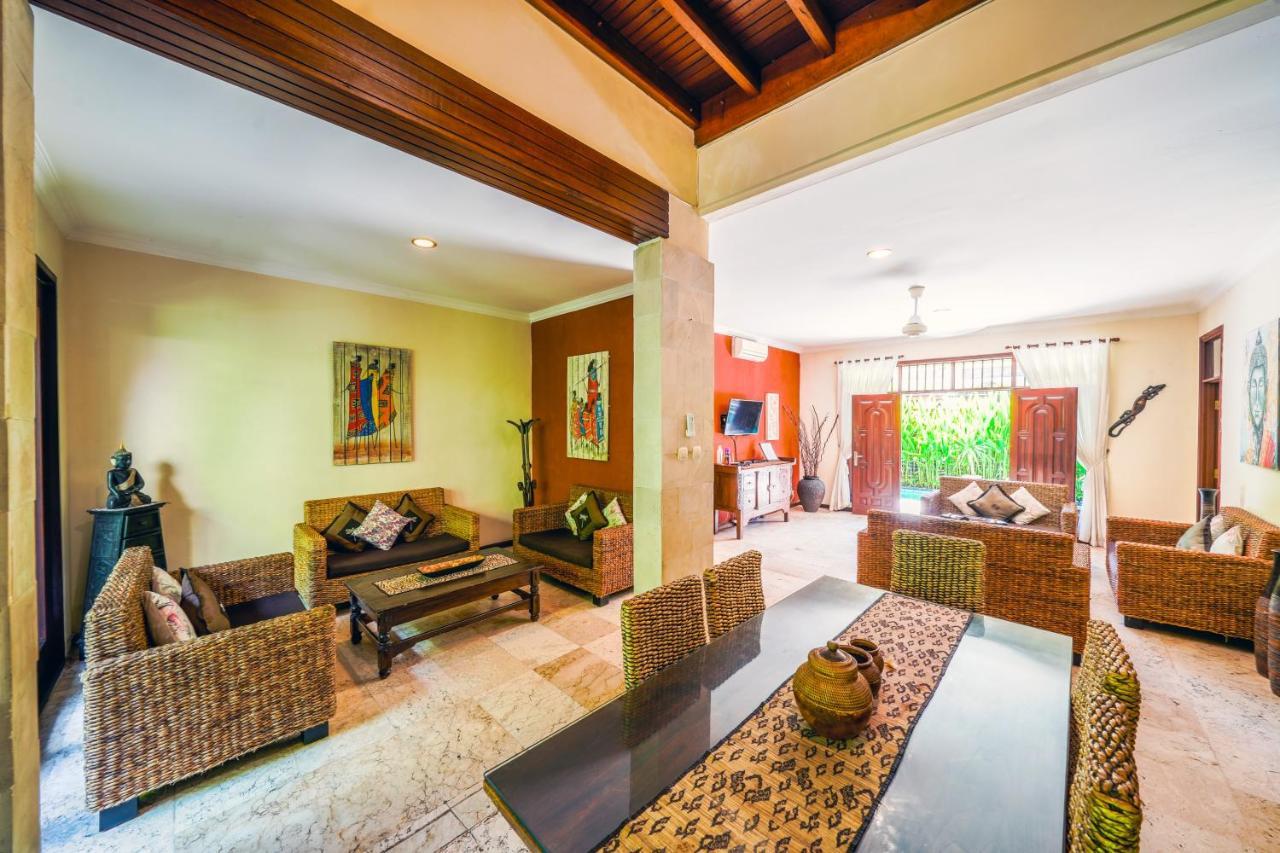 De Cinta Villa - Kuta - 5 Bedrooms - Heart Of Kuta Eksteriør bilde