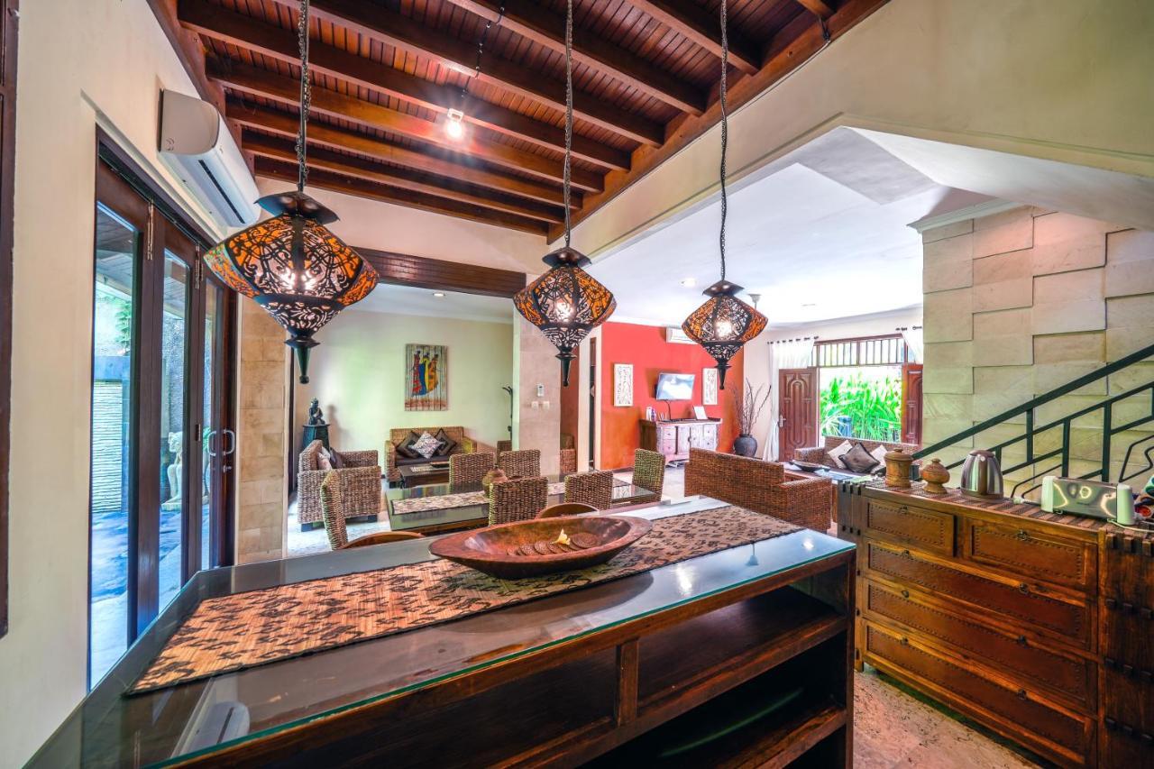 De Cinta Villa - Kuta - 5 Bedrooms - Heart Of Kuta Eksteriør bilde