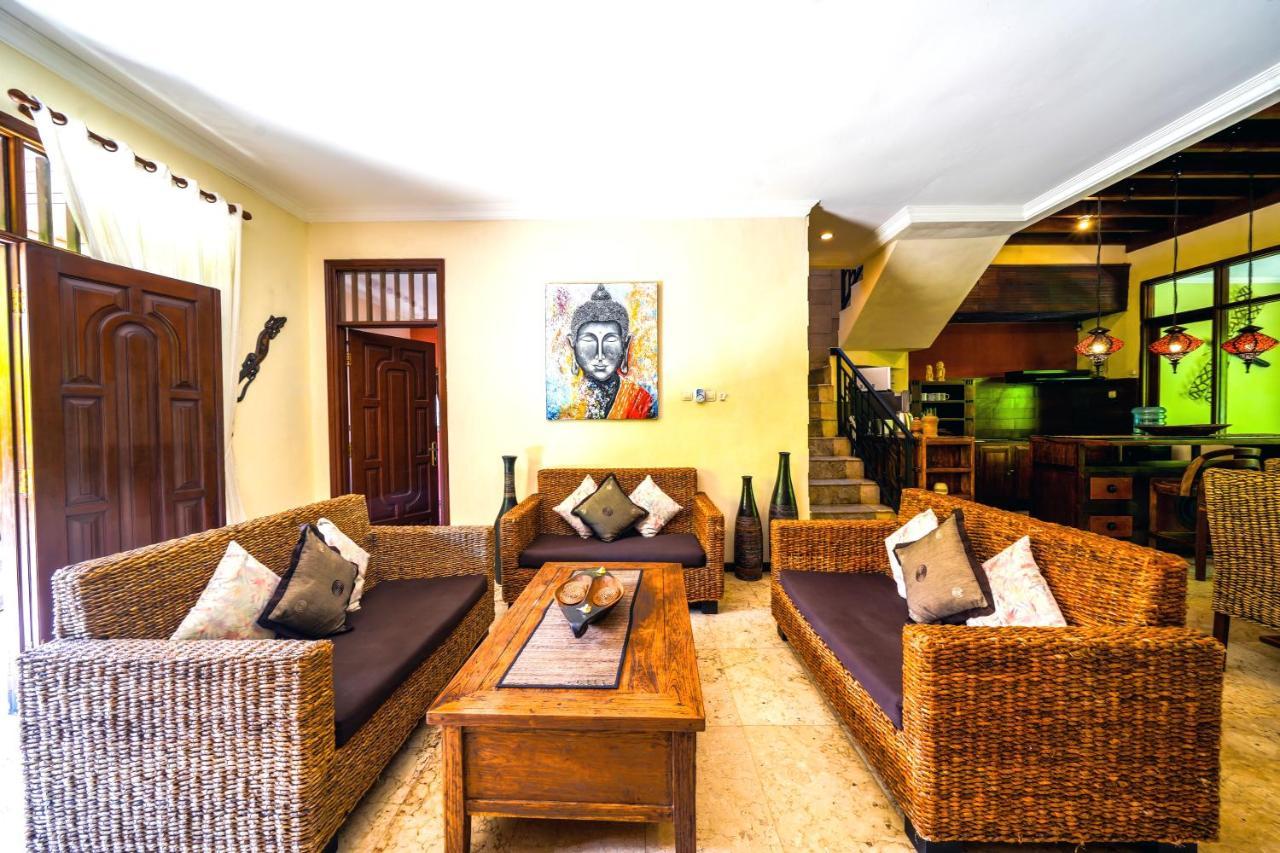 De Cinta Villa - Kuta - 5 Bedrooms - Heart Of Kuta Eksteriør bilde
